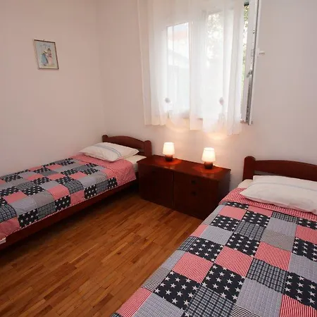 Miljenko Tomic Apartment Splitska